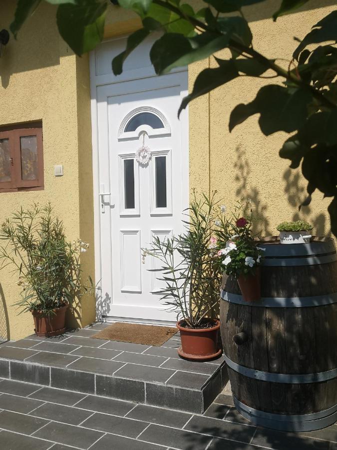 Milio Apartman Badacsony Badacsonytördemic Exterior foto